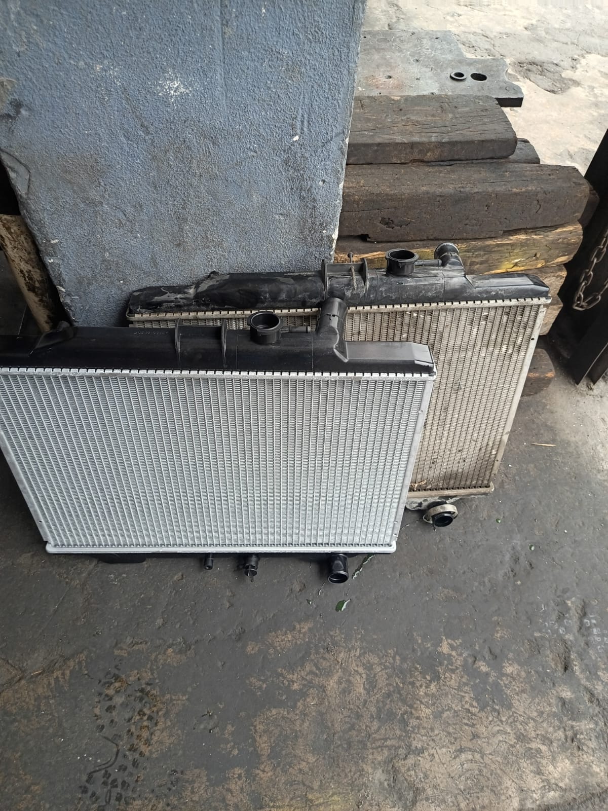 Radiadores automotrices reemplazados en taller